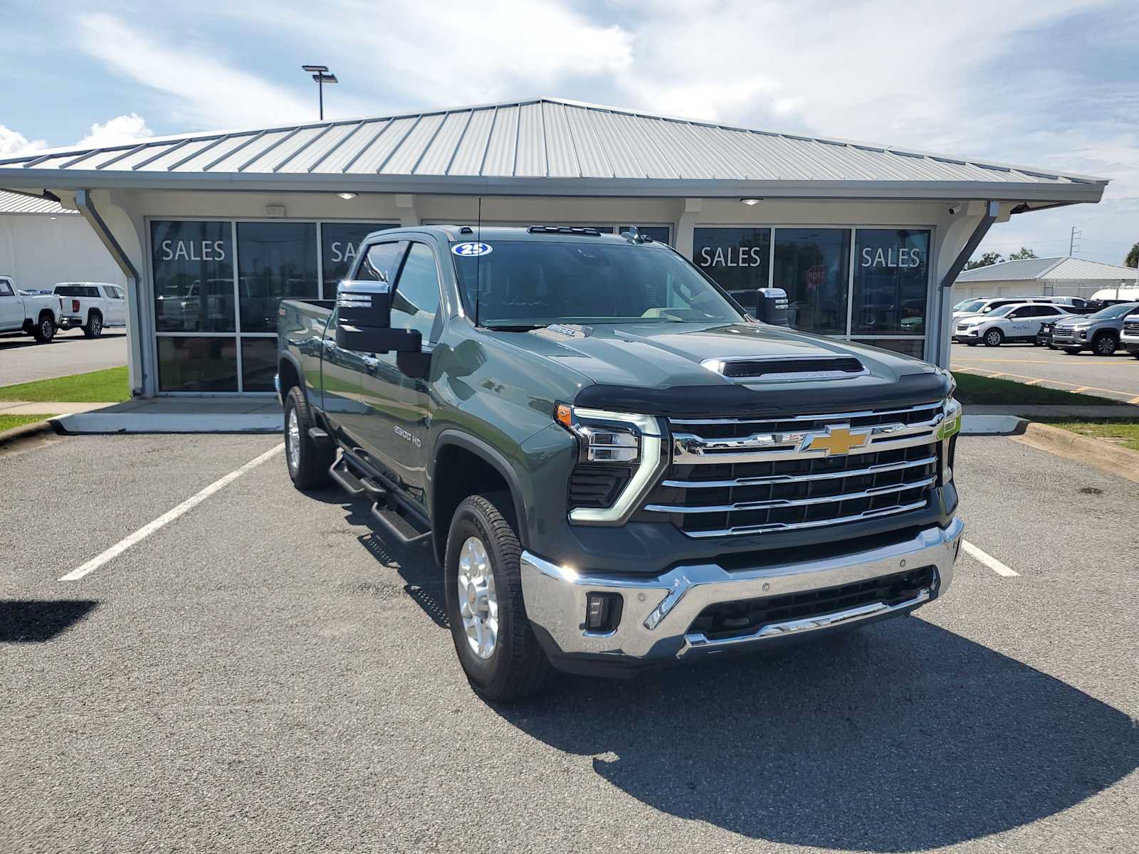 Used 2025 Chevrolet Silverado 2500 LTZ w/ LTZ Convenience Package AWD/4WD image 8