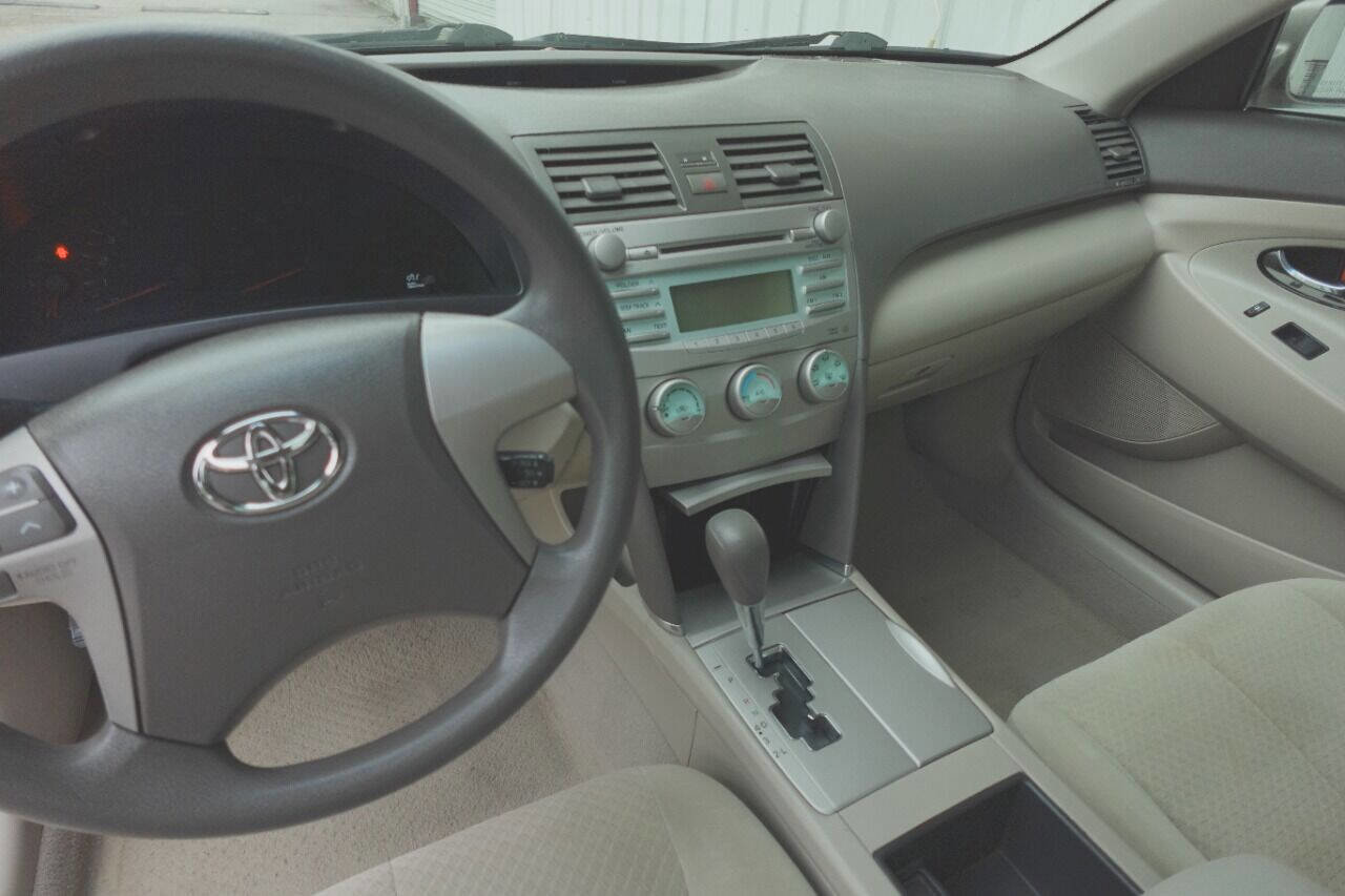 Used 2007 Toyota Camry LE FWD image 16