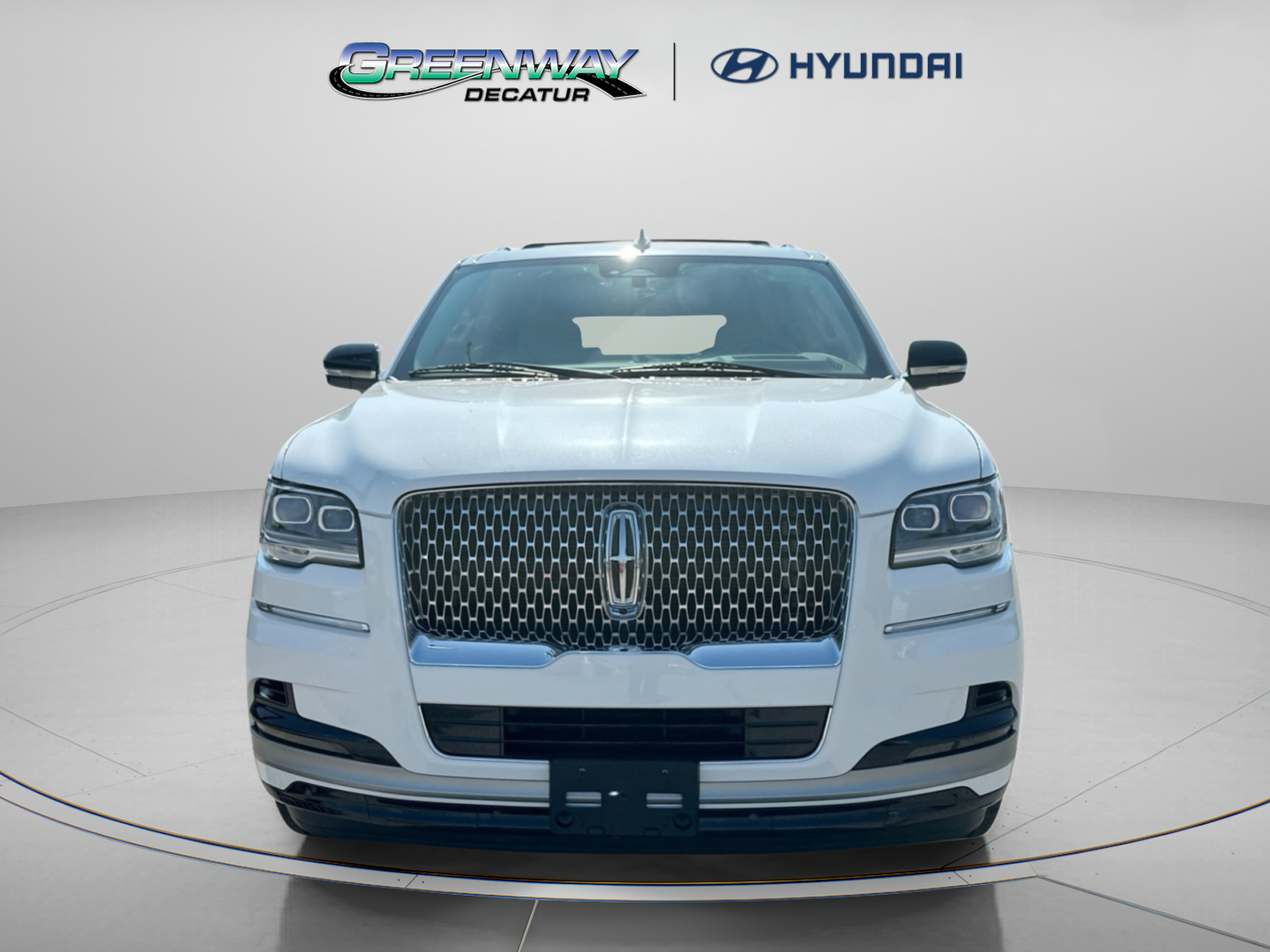 Used 2023 Lincoln Navigator Reserve AWD/4WD image 3