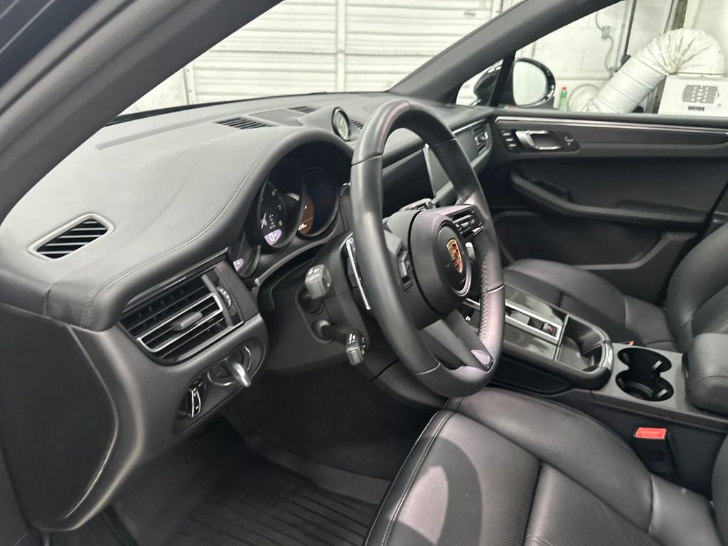 Used 2025 Porsche Macan GTS AWD/4WD image 13