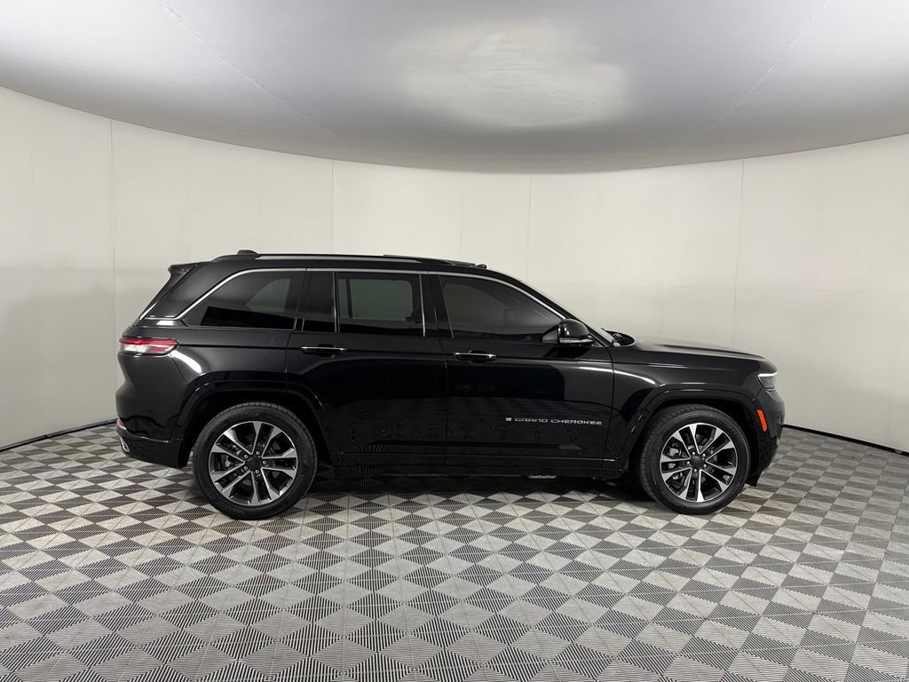 Used 2024 Jeep Grand Cherokee Overland w/ Luxury Tech Group IV AWD/4WD image 8