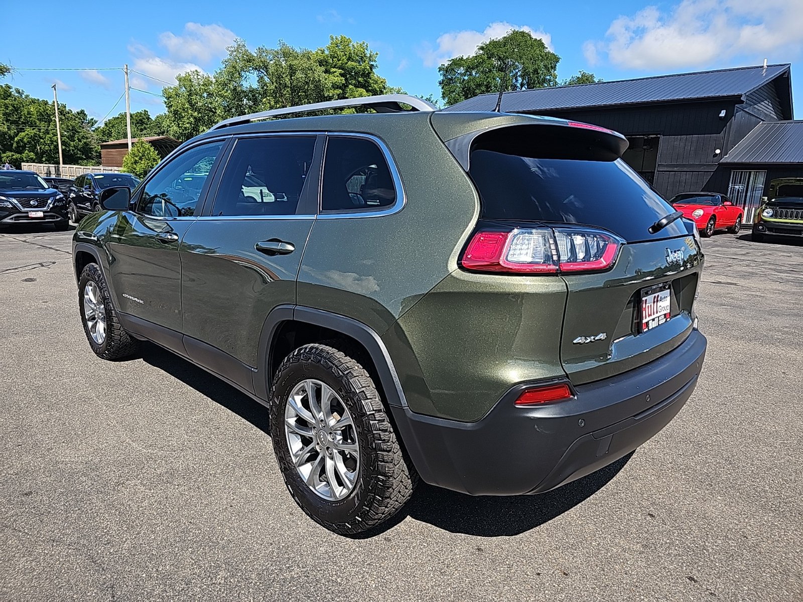 Used 2021 Jeep Cherokee Latitude Plus w/ Mopar Interior Package AWD/4WD image 5