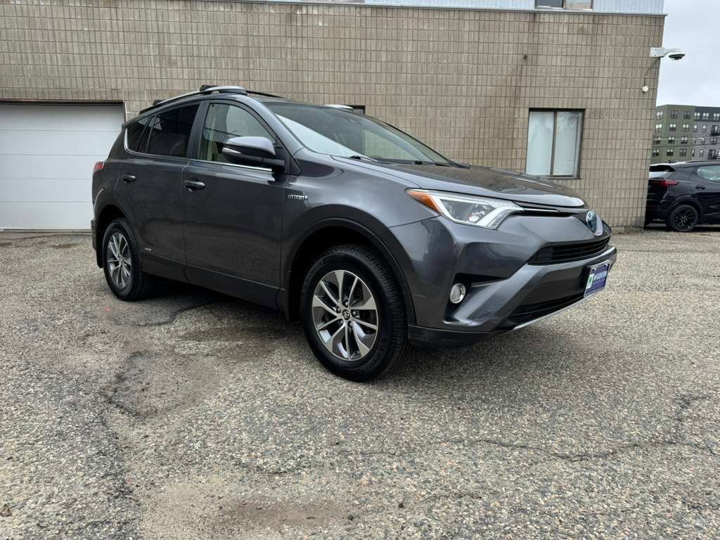 Used 2017 Toyota RAV4 XLE w/ Carpet Mat Package AWD/4WD image 7