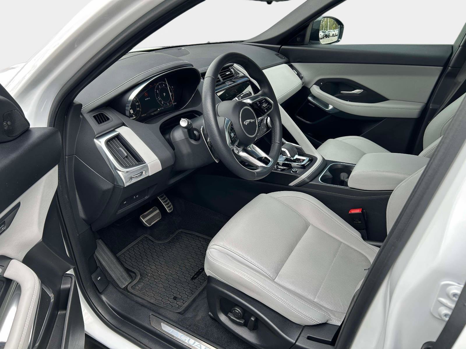 Used 2024 Jaguar E-PACE R-Dynamic SE image 10