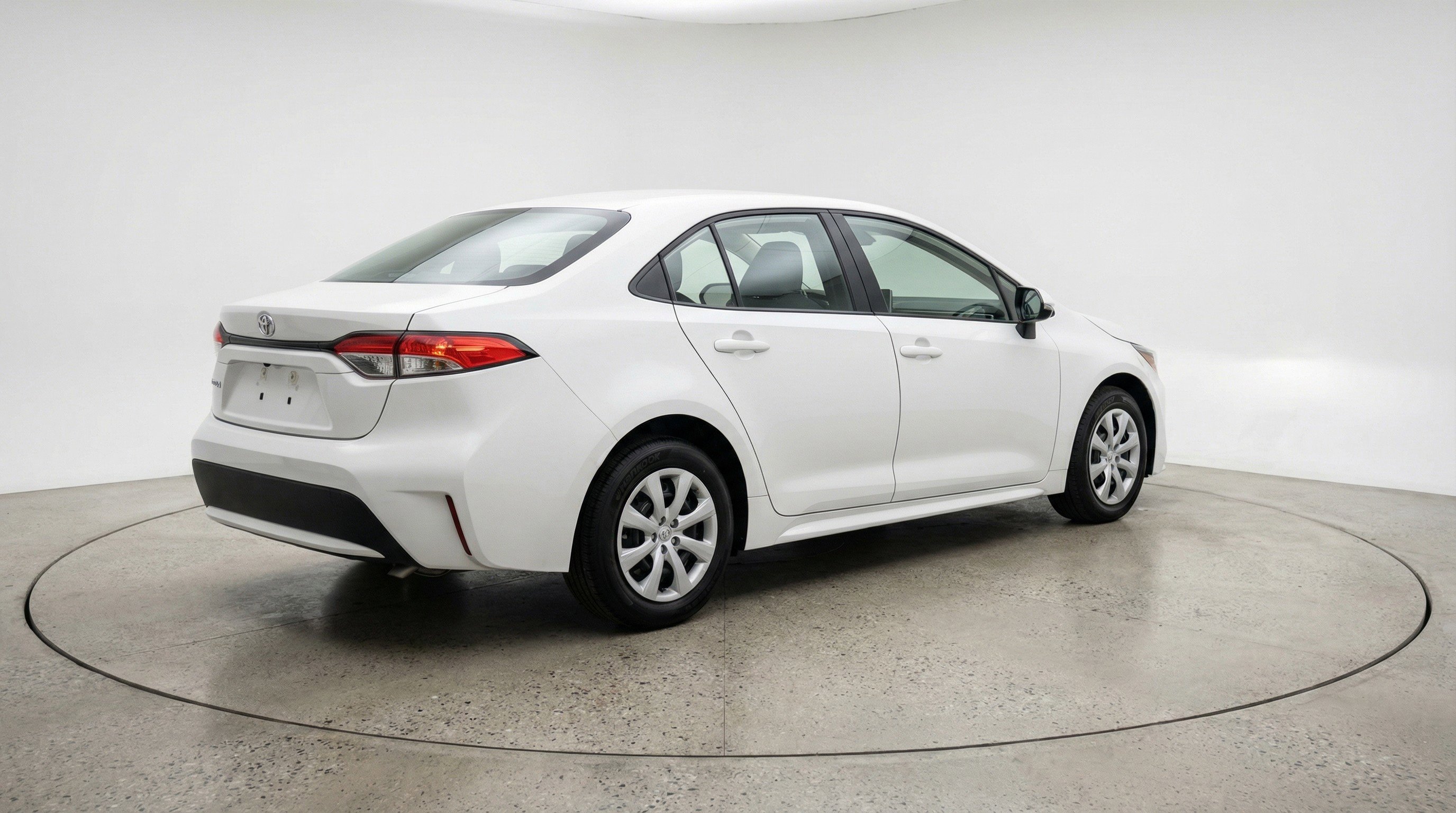 Used 2025 Toyota Corolla LE FWD image 9