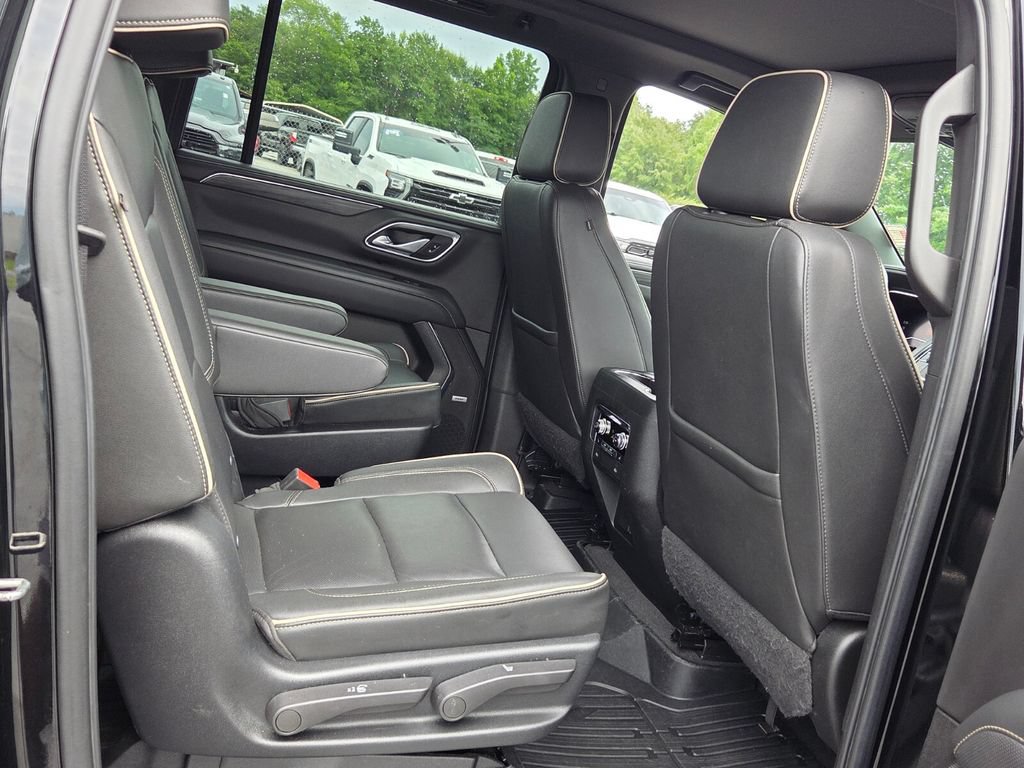 Used 2022 GMC Yukon XL SLT w/ SLT Premium Package AWD/4WD image 13
