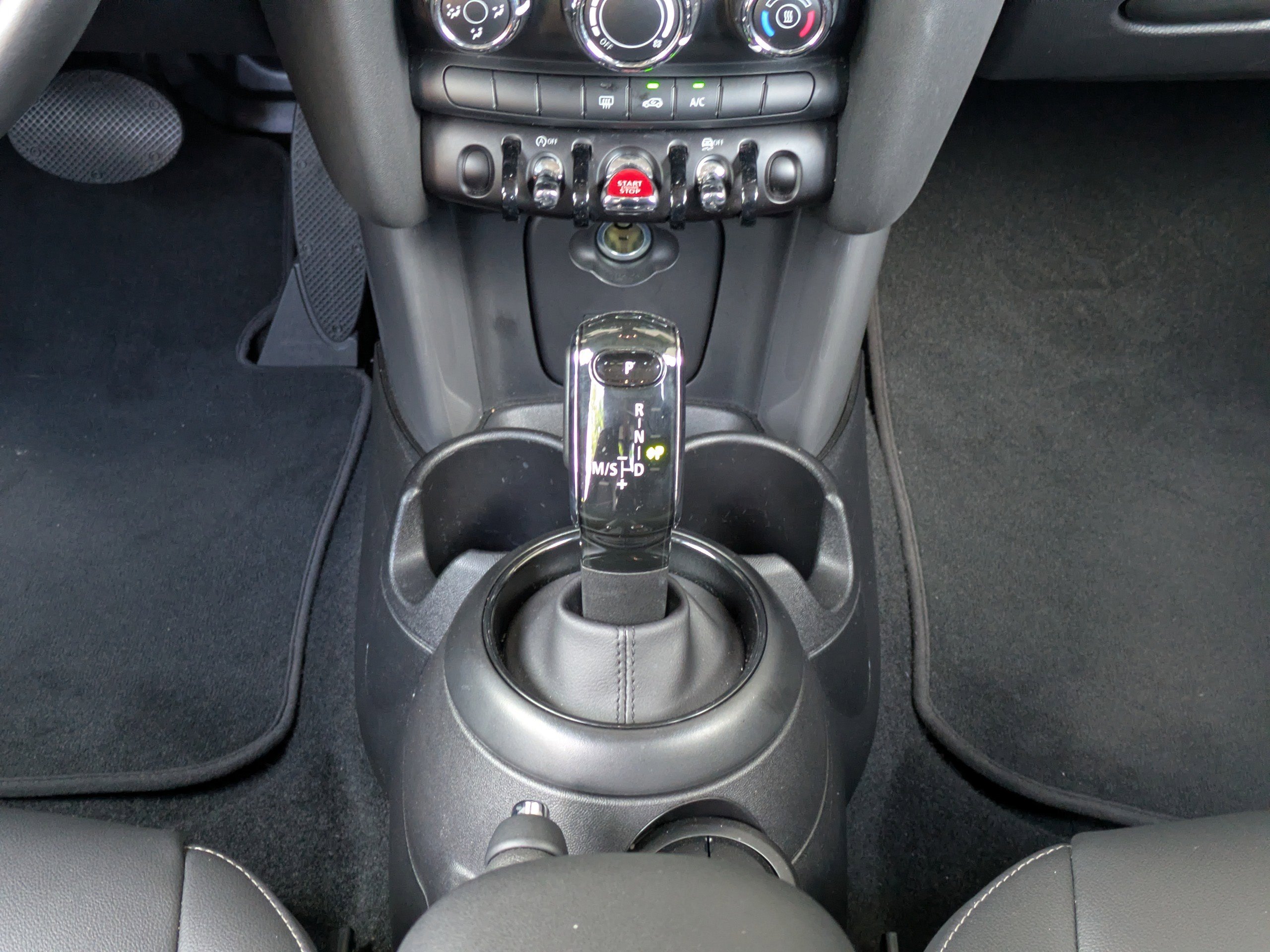 Used 2022 MINI Cooper 4-Door Hardtop w/ Storage Package FWD image 19