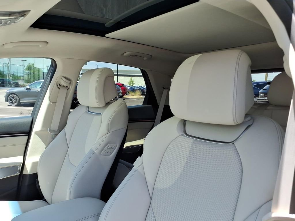 New 2026 Genesis GV70 2.5T Select AWD/4WD image 16
