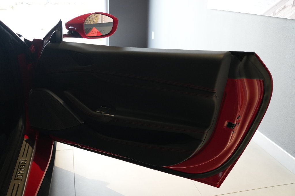 Used 2019 Ferrari Portofino RWD image 28