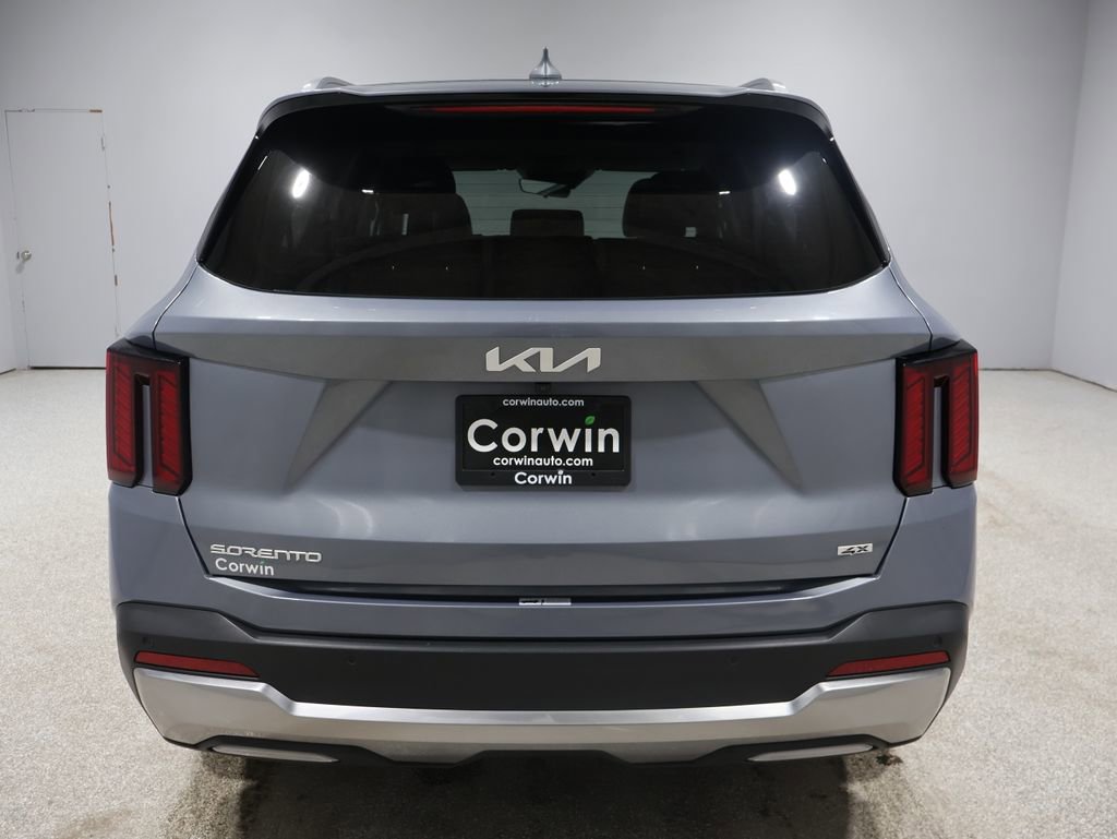 Used 2024 Kia Sorento S image 3