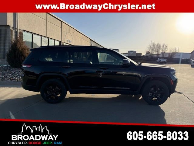 Used 2023 Jeep Grand Cherokee L Laredo image 5