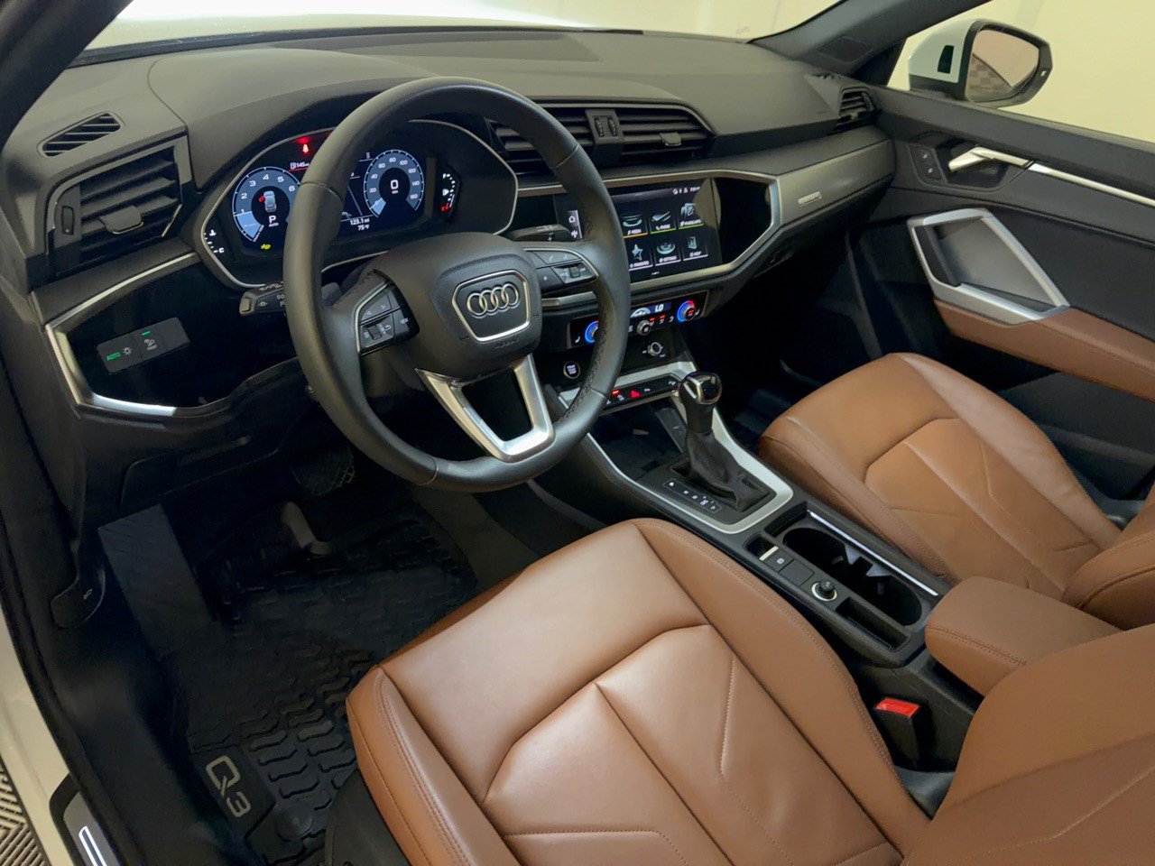 Certified 2025 Audi Q3 2.0T Premium w/ Convenience Package AWD/4WD image 4