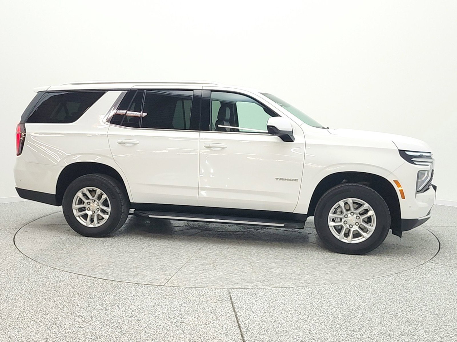 Used 2025 Chevrolet Tahoe LT AWD/4WD image 4
