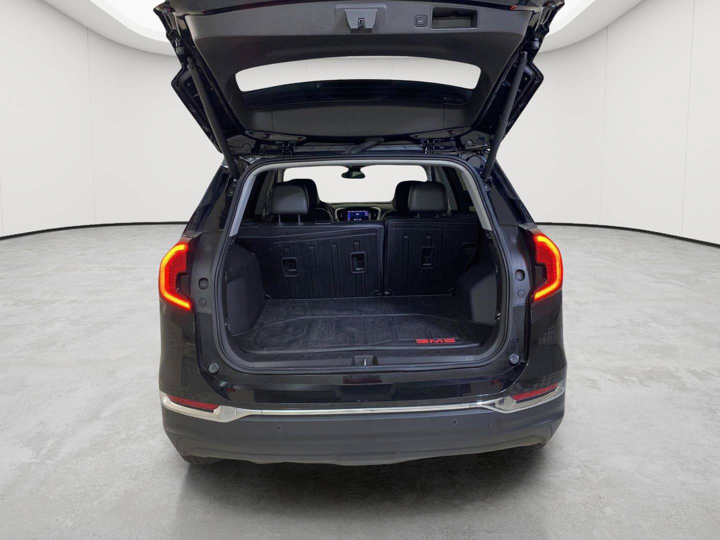 Certified 2023 GMC Terrain SLT w/ LPO, Floor Liner Package FWD image 21