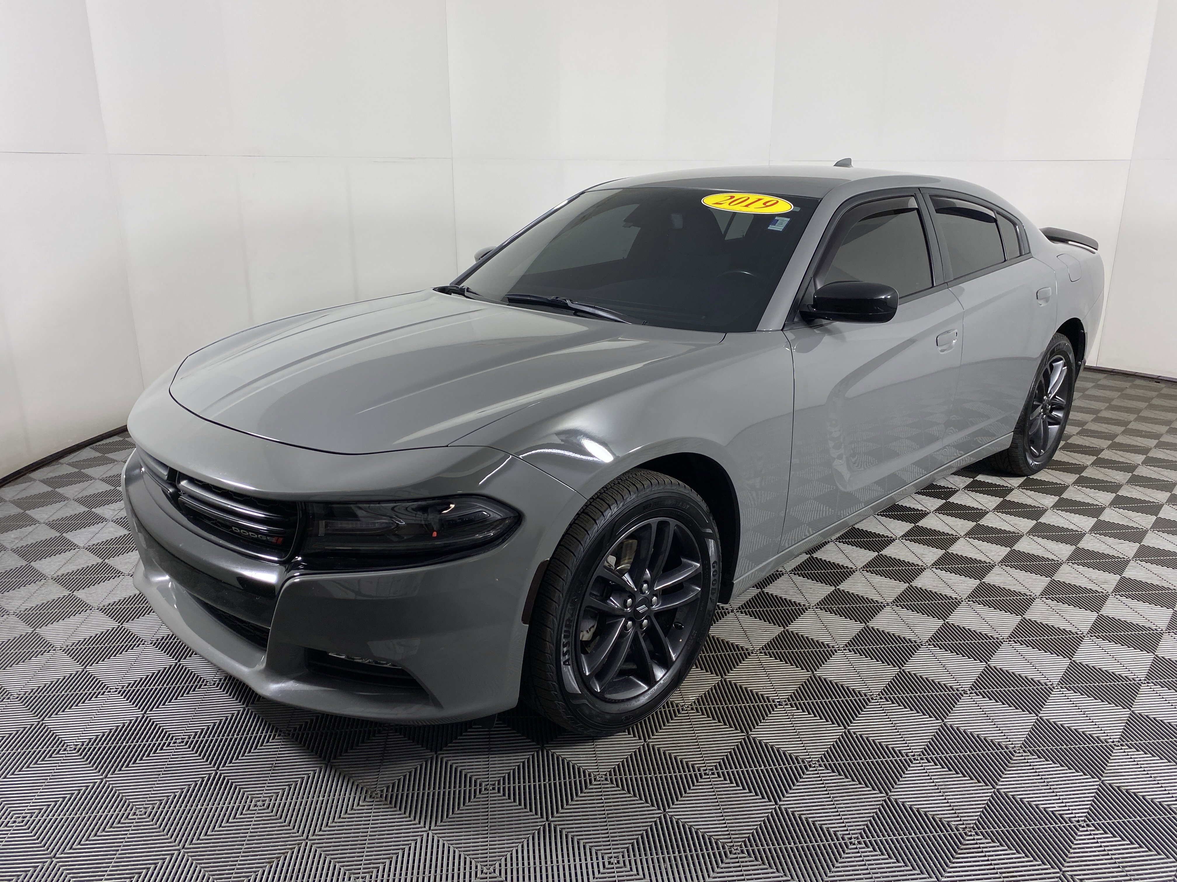 Used 2019 Dodge Charger SXT w/ Blacktop Package image 11