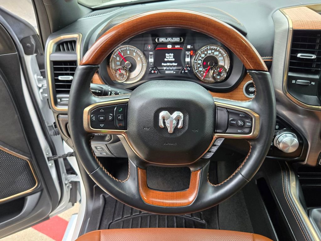 Used 2022 RAM 1500 Limited w/ Body Color Bumper Group AWD/4WD image 17
