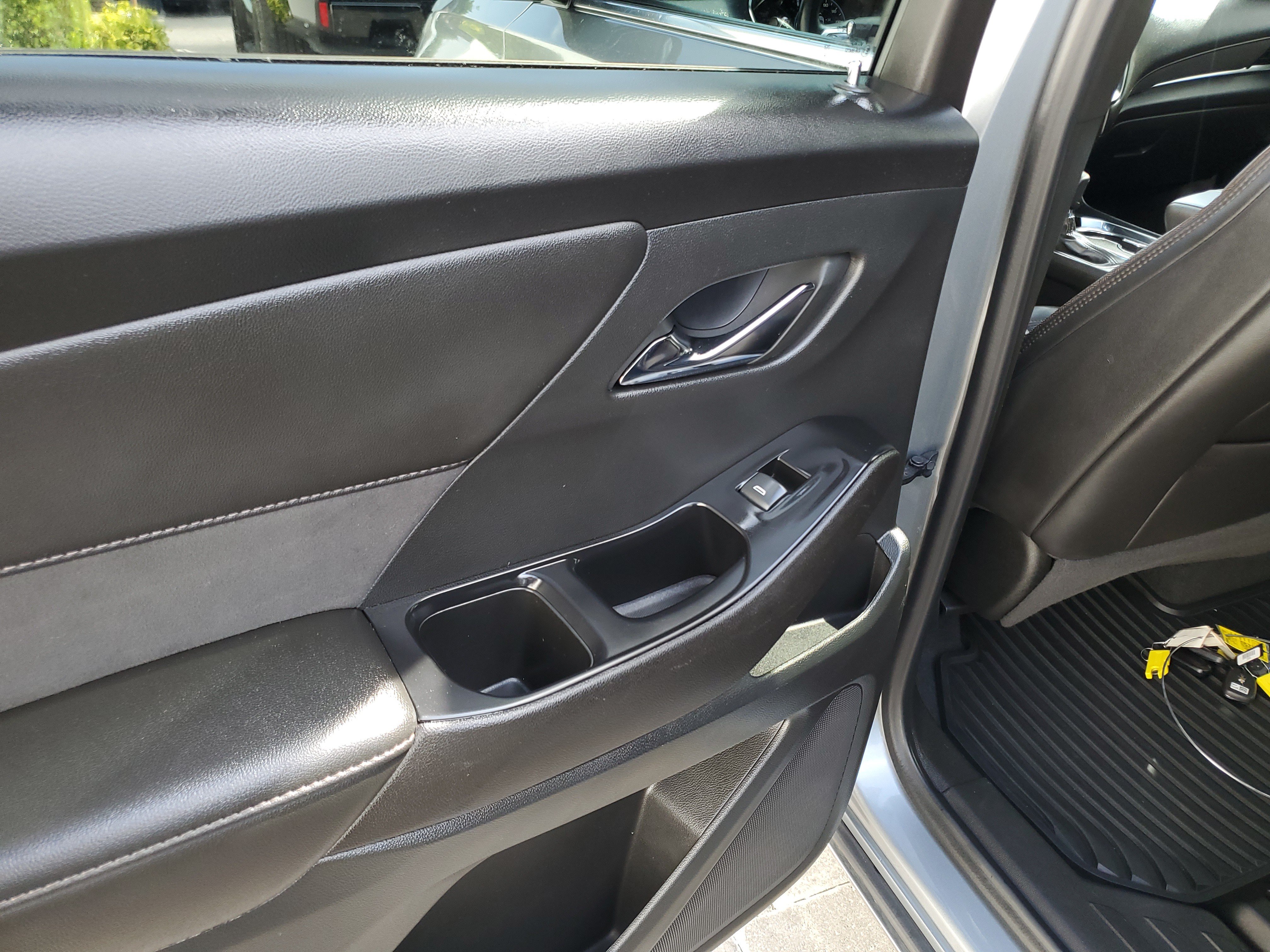 Used 2023 Chevrolet Traverse High Country FWD image 12