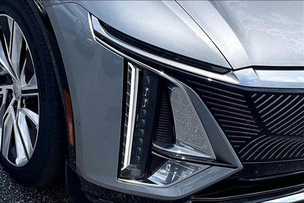 Certified 2024 Cadillac Lyriq Luxury AWD/4WD image 31