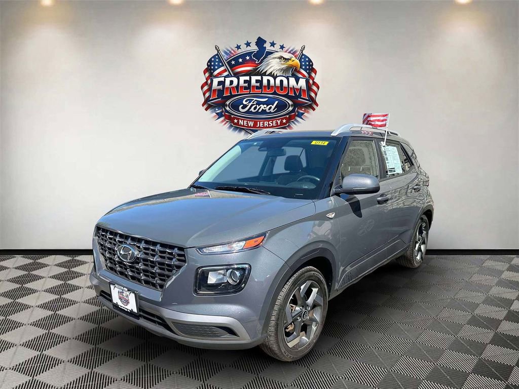 Used 2023 Hyundai Venue SEL FWD image 2