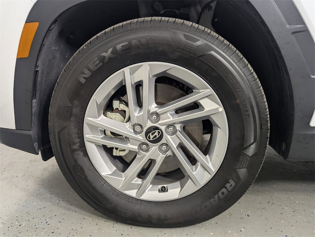 Certified 2025 Hyundai Tucson SE image 9