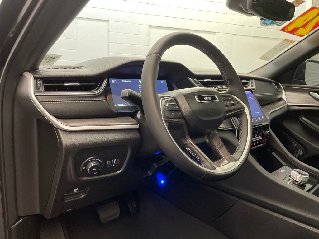 Certified 2024 Jeep Grand Cherokee L Limited AWD/4WD image 14