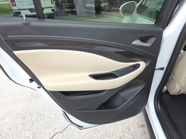 Used 2019 Buick Envision Essence FWD image 15