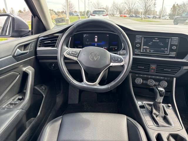 Used 2022 Volkswagen Jetta SE w/ Panoramic Sunroof Package image 15