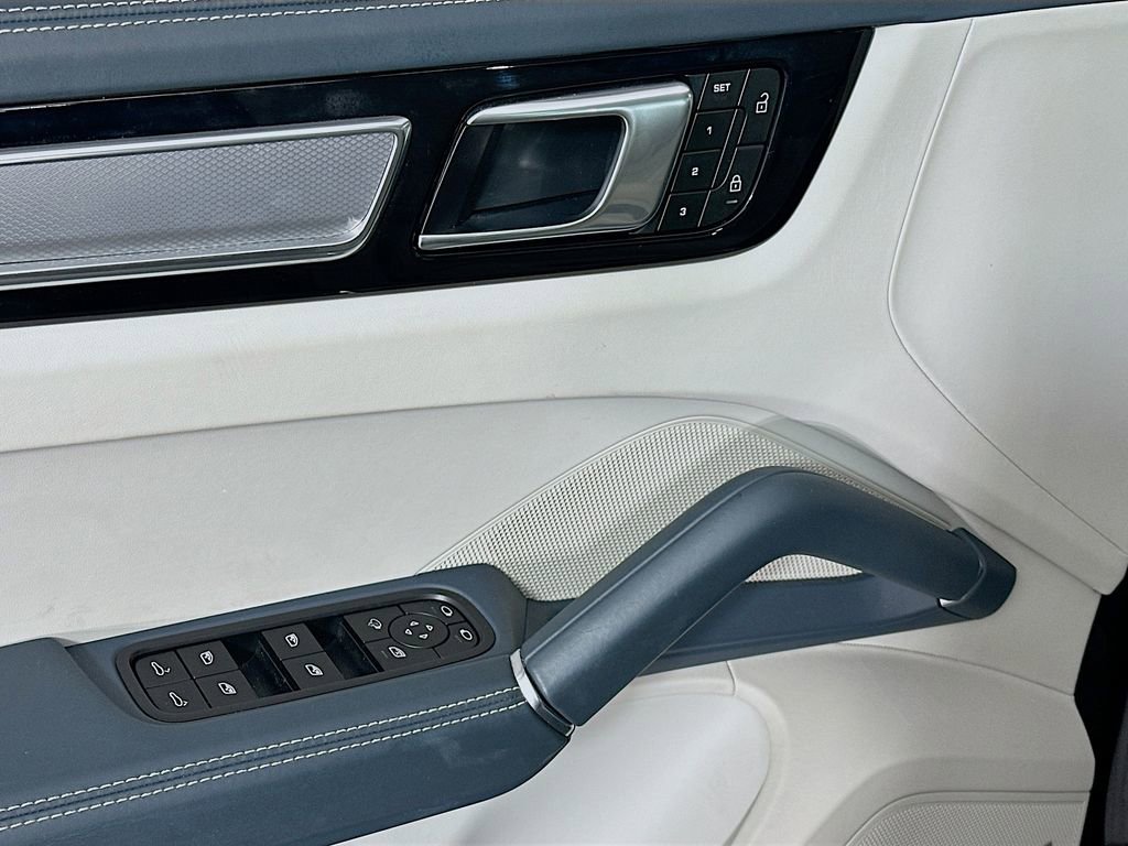 Certified 2023 Porsche Cayenne Platinum Edition image 20