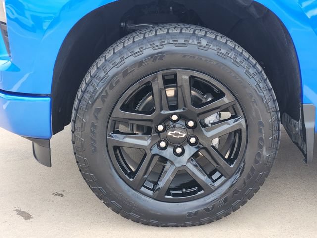 Used 2025 Chevrolet Silverado 1500 Custom w/ Turbomax Blackout Package AWD/4WD image 17