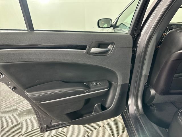 Used 2019 Chrysler 300 S AWD/4WD image 11