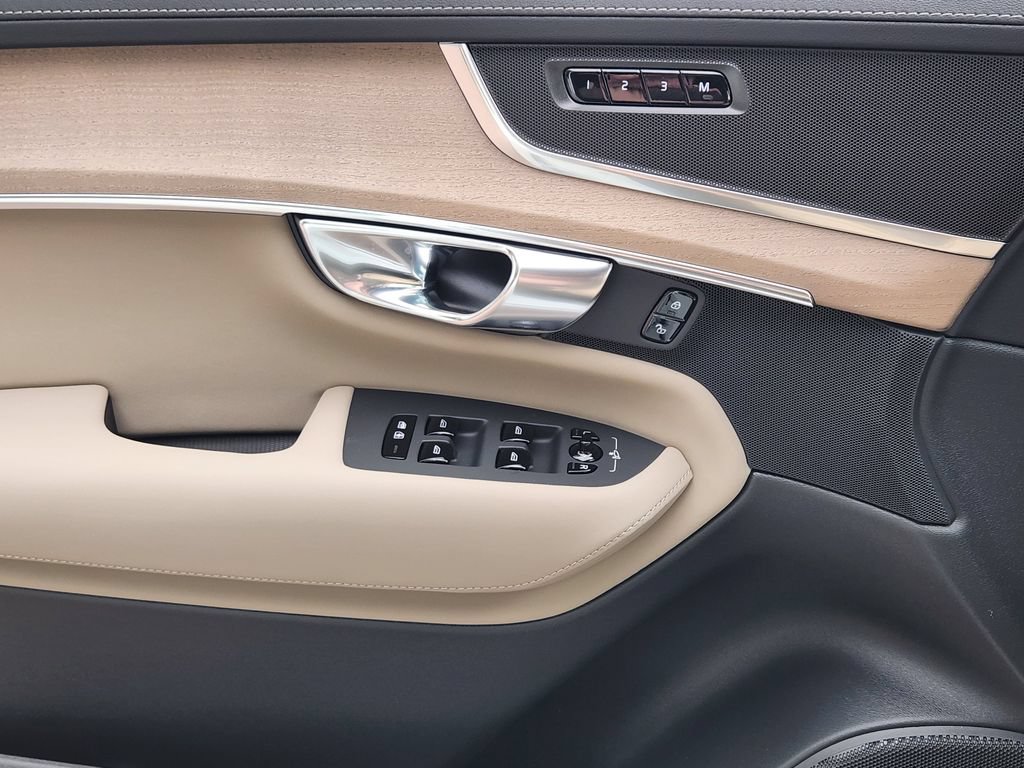 New 2026 Volvo XC90 T8 Plus w/ Protection Package AWD/4WD image 13