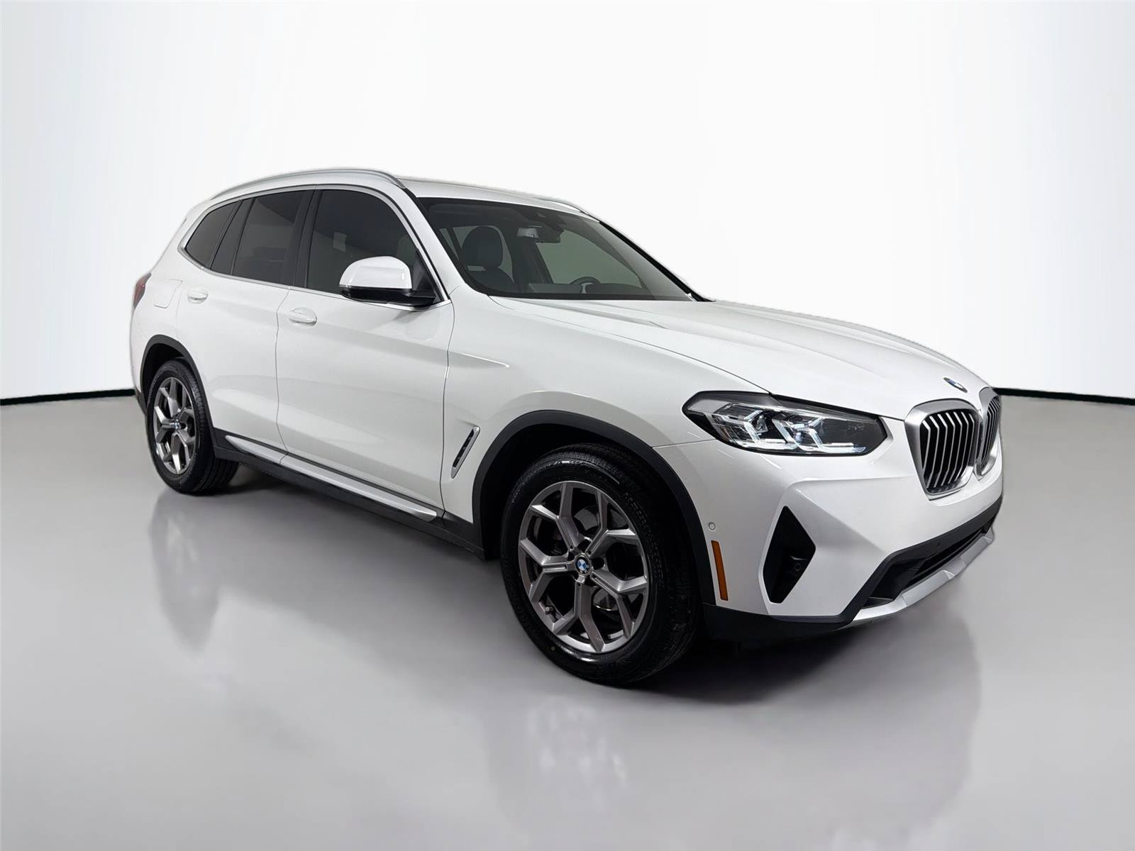 Certified 2023 BMW X3 sDrive30i w/ Premium Package RWD image 3