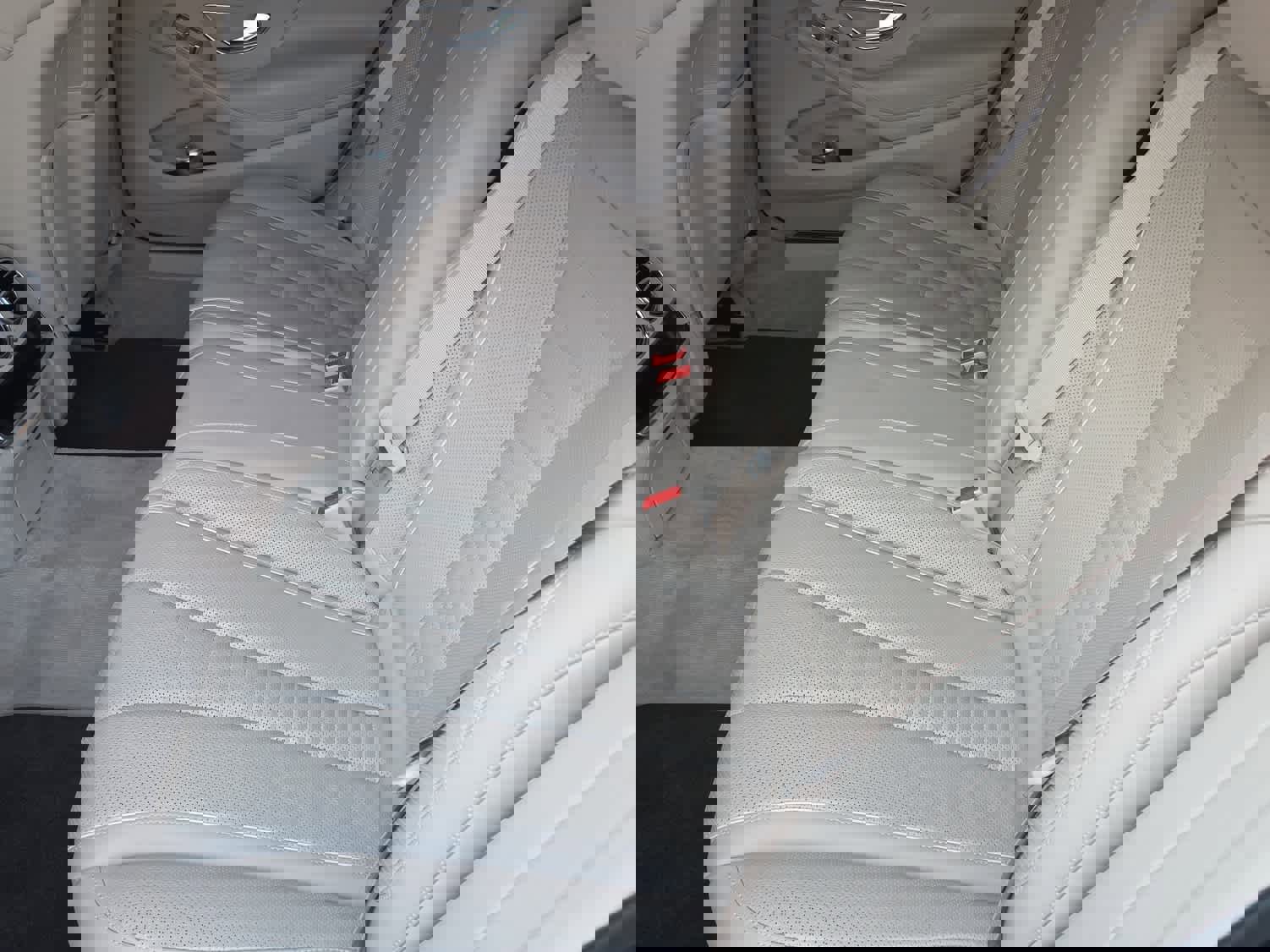 Used 2020 Mercedes-Benz S 560 4MATIC Sedan image 25