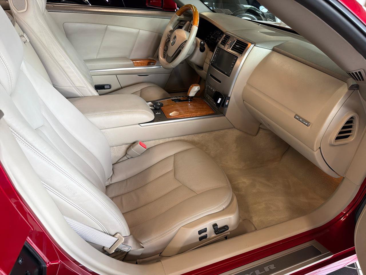 Used 2005 Cadillac XLR RWD image 24