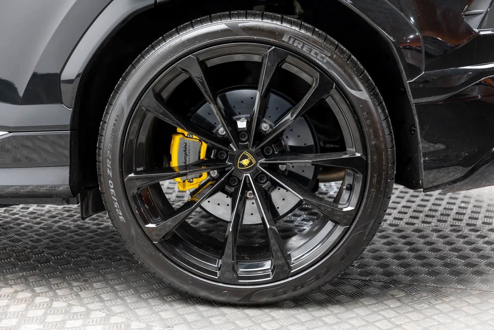 Used 2022 Lamborghini Urus AWD/4WD image 61