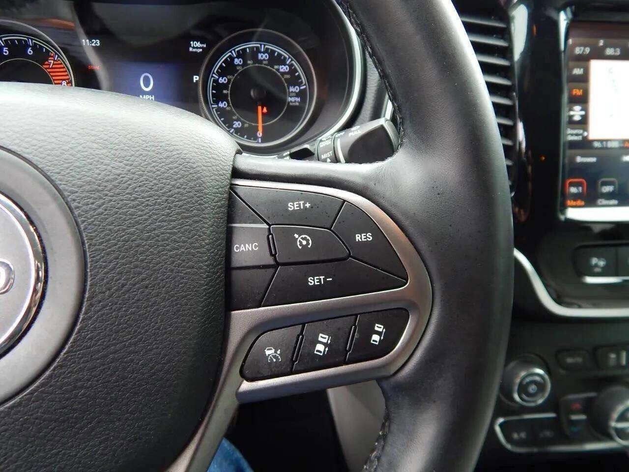 Used 2020 Jeep Cherokee Limited w/ Technology Group image 13