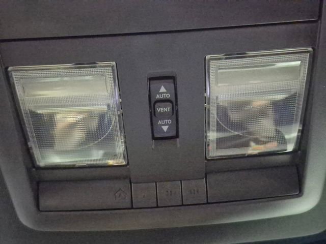 Used 2012 Dodge Challenger SRT8 image 21