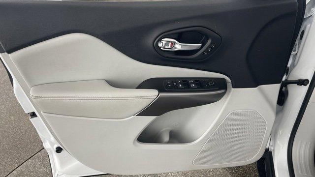 Used 2020 Jeep Cherokee Limited w/ Technology Group image 34