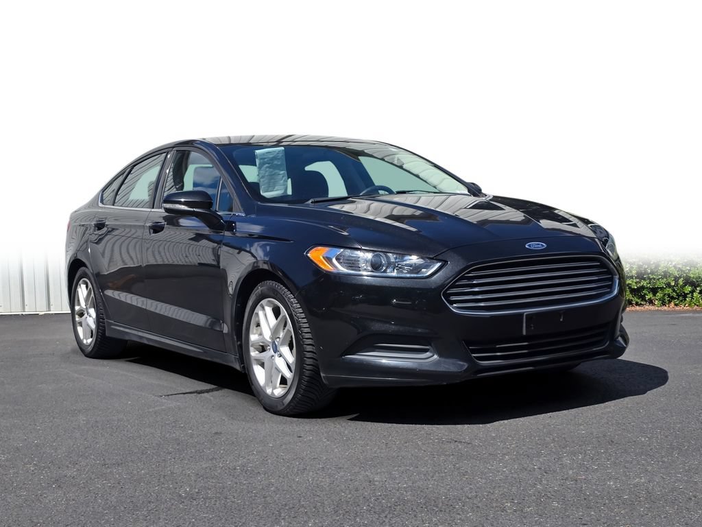 Used 2015 Ford Fusion SE FWD image 1