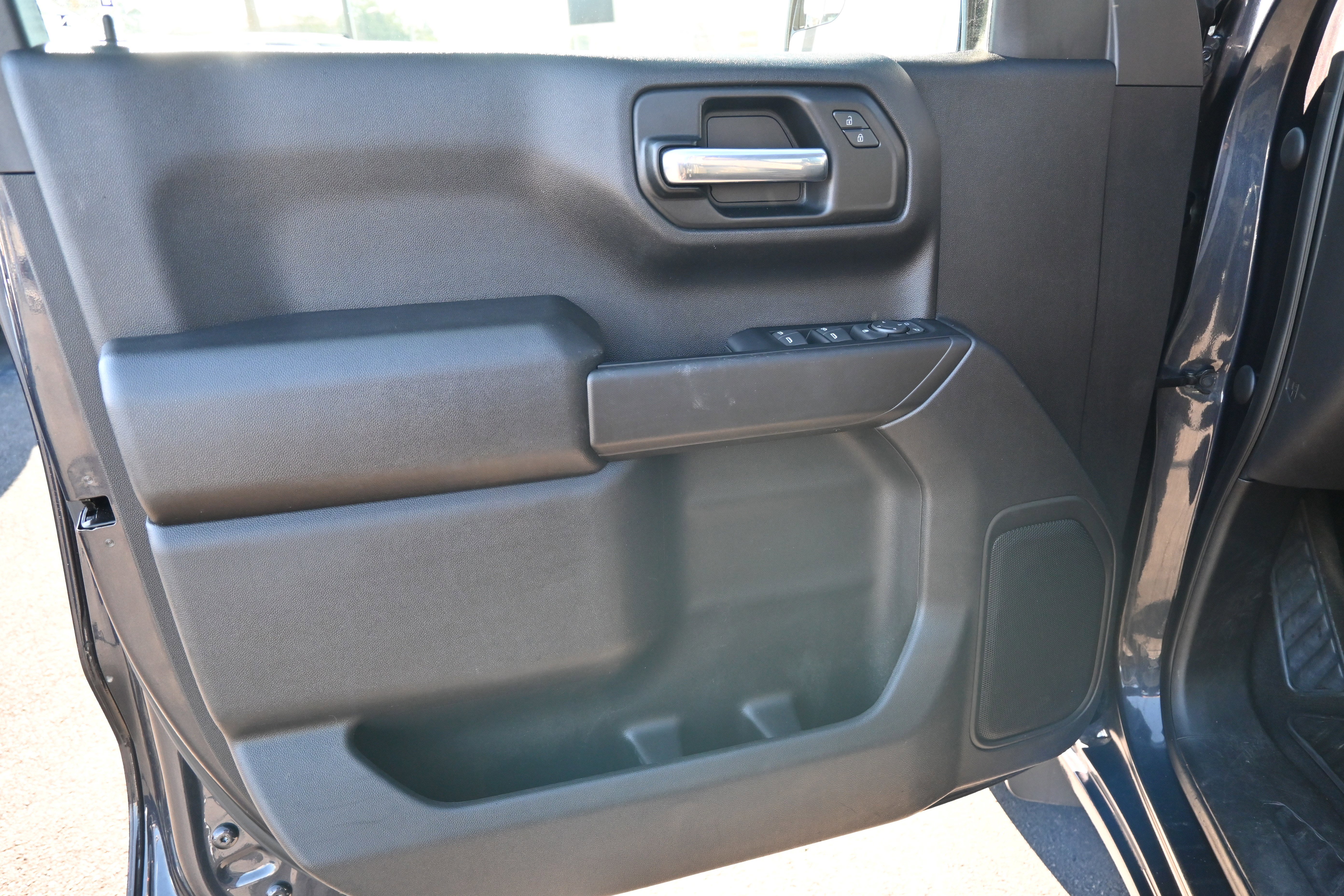 Used 2022 Chevrolet Silverado 1500 Custom image 15