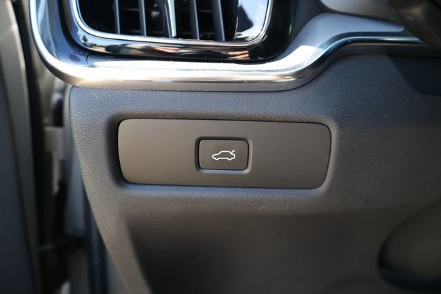 Used 2024 Volvo S60 B5 Core FWD image 16