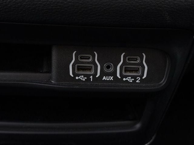 Used 2024 Chrysler Pacifica Limited FWD image 21