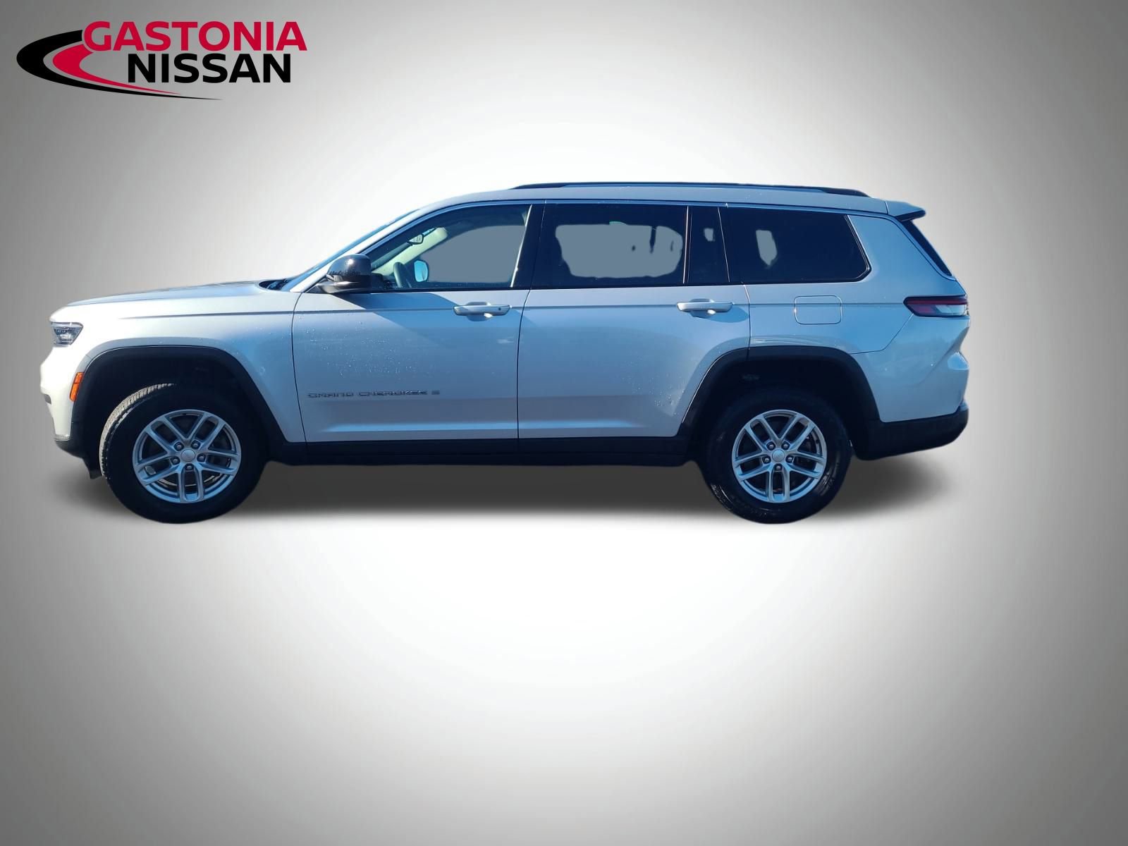 Used 2023 Jeep Grand Cherokee L Laredo image 5