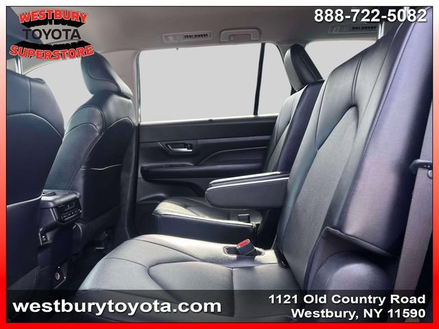 Used 2024 Toyota Grand Highlander AWD image 16