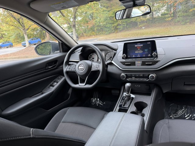 Used 2025 Nissan Altima 2.5 S FWD image 29