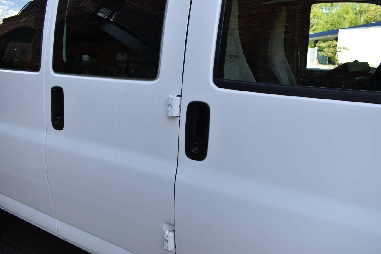 Used 2015 Chevrolet Express 2500 RWD image 34