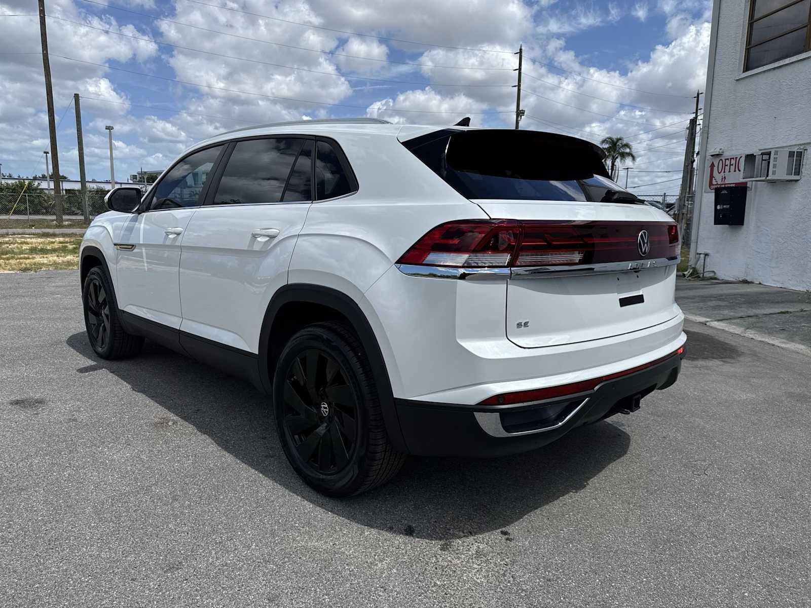 Used 2026 Volkswagen Atlas Cross Sport SE image 12