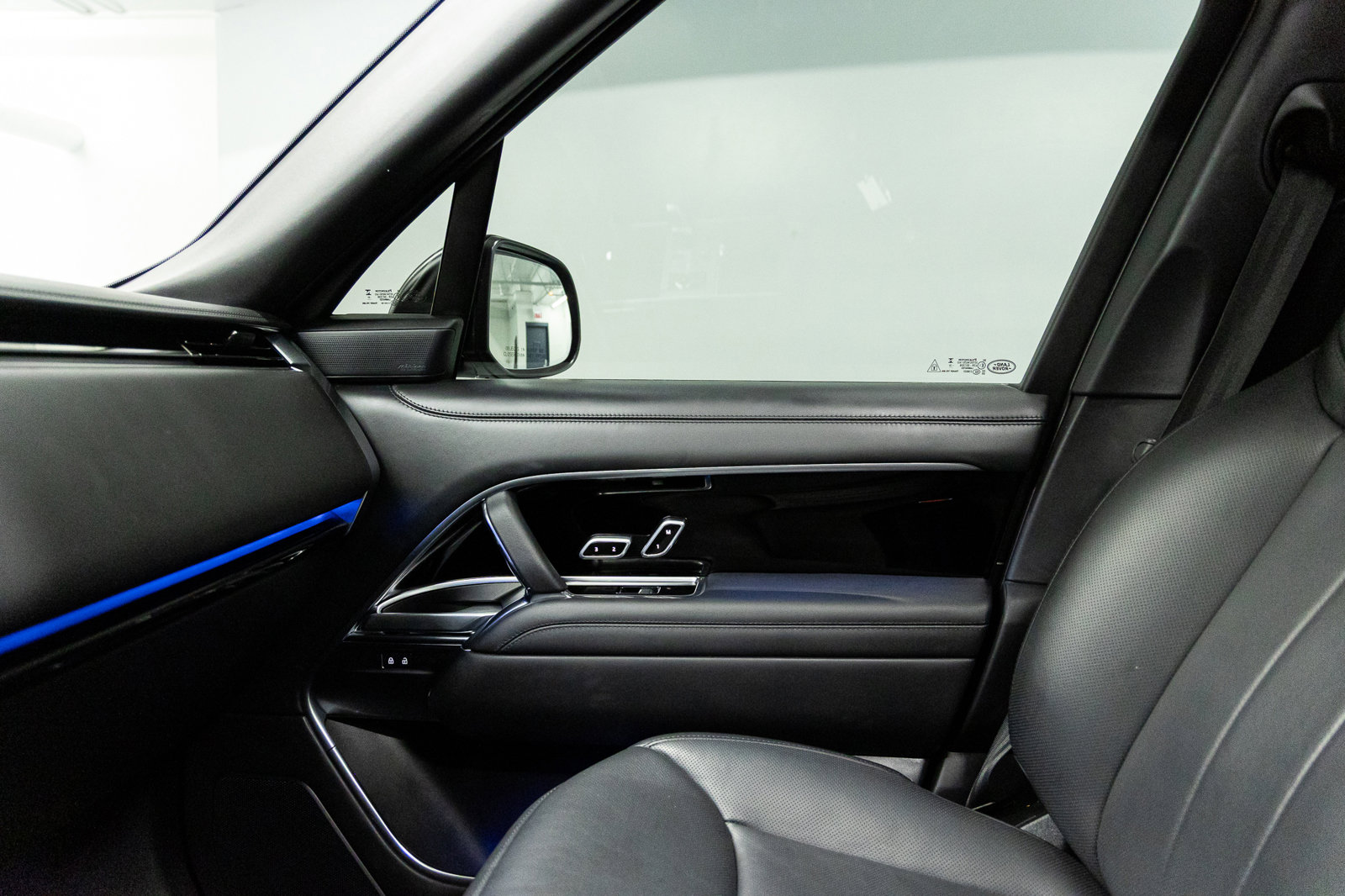 Used 2023 Land Rover Range Rover Autobiography image 28