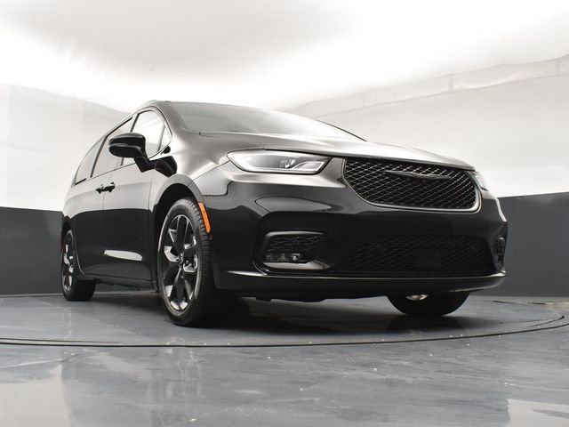 Used 2024 Chrysler Pacifica Limited w/ S Appearance Package image 19