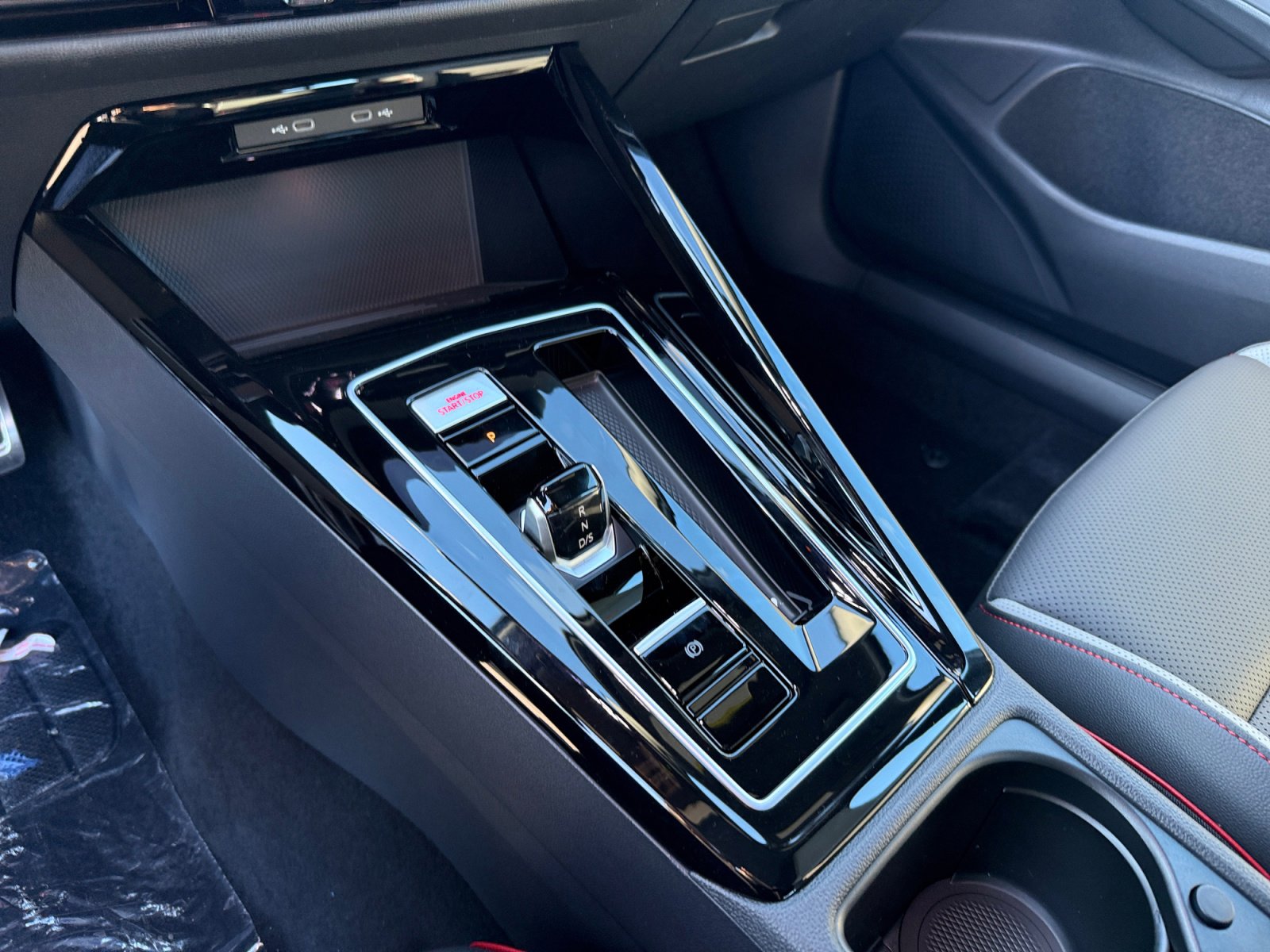 New 2025 Volkswagen GTI SE image 13